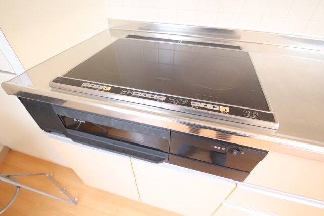 物件内観写真16　(電熱コンロ)