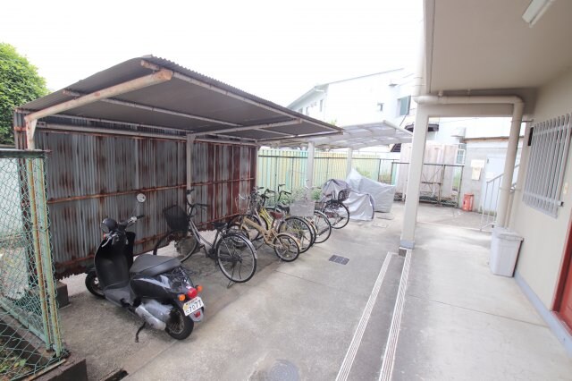 物件内観写真4　(駐輪場)