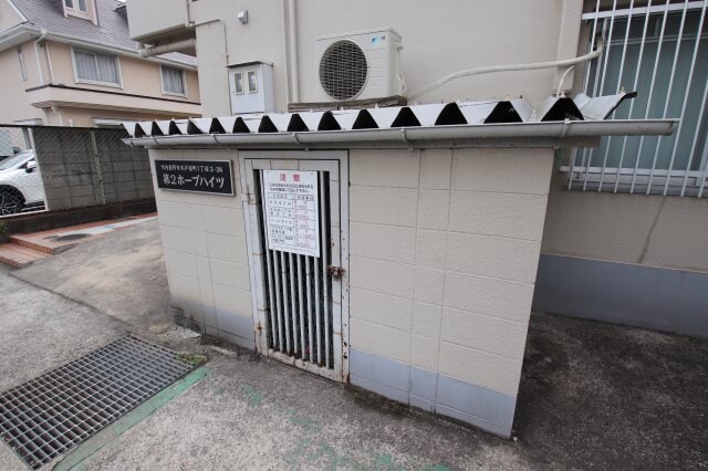 物件内観写真5　(敷地内ゴミ置き場)