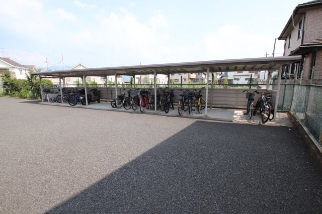 物件内観写真4　(駐輪場)