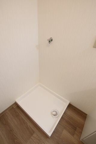 物件内観写真13　(室外洗濯機置場)