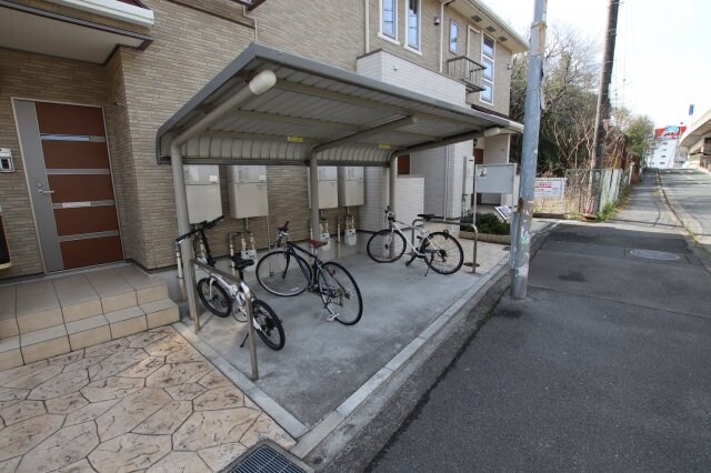 物件内観写真4　(駐輪場)