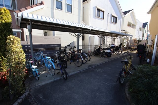物件内観写真4　(駐輪場)