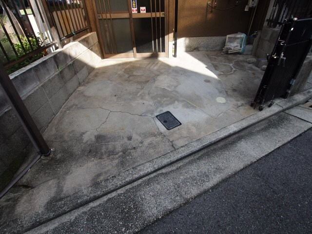 物件内観写真3　(駐輪スペース有り。)