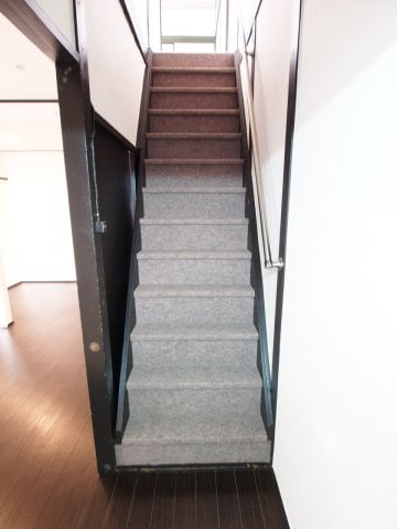 物件内観写真11　(階段)