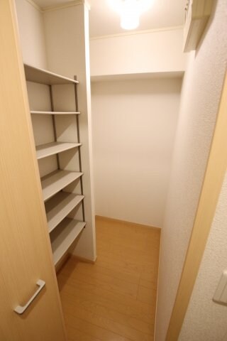 物件内観写真7　(シューズインクローゼット)