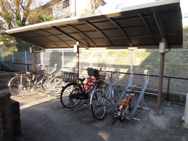 物件内観写真5　(駐輪場)