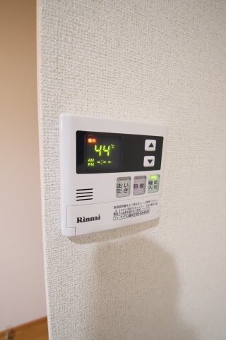 物件内観写真12　(給湯器)