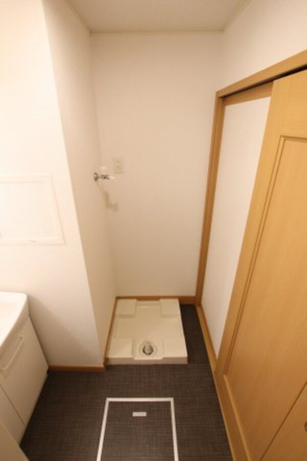 建物設備(室内洗濯機置場)