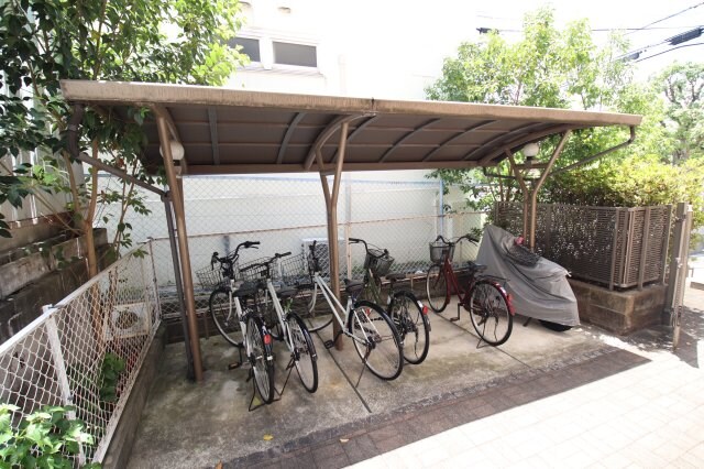 物件内観写真4　(駐輪場)
