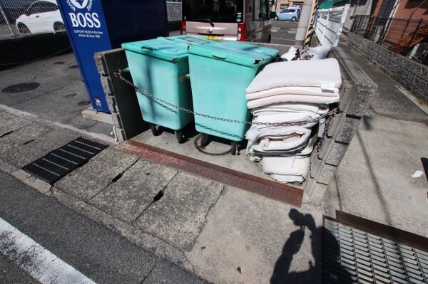 建物設備(敷地内ゴミ捨場)