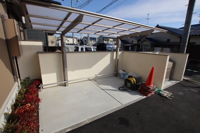 物件内観写真4　(駐輪場)