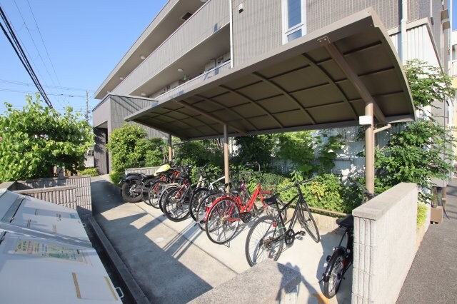 物件内観写真4　(駐輪場)