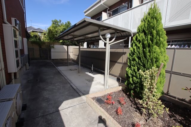 物件内観写真4　(駐輪場)