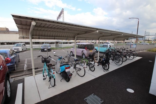 物件内観写真4　(駐輪場)