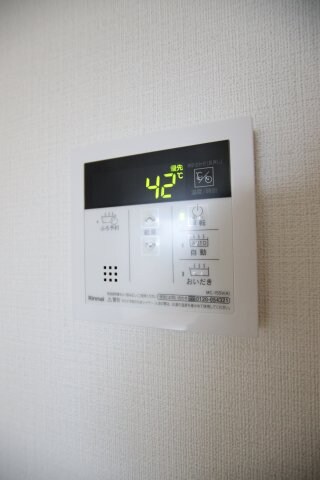 物件内観写真16　(給湯器)