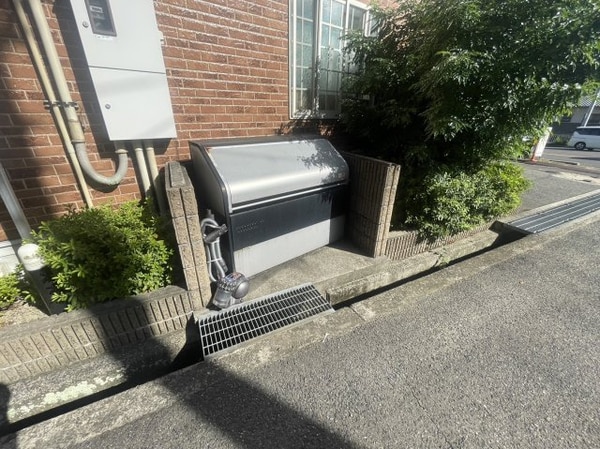 建物設備(敷地内ゴミ捨場)