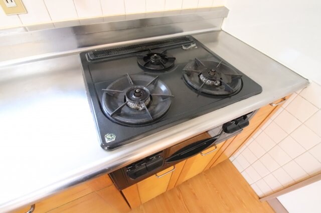 物件内観写真14　(3口コンロ)