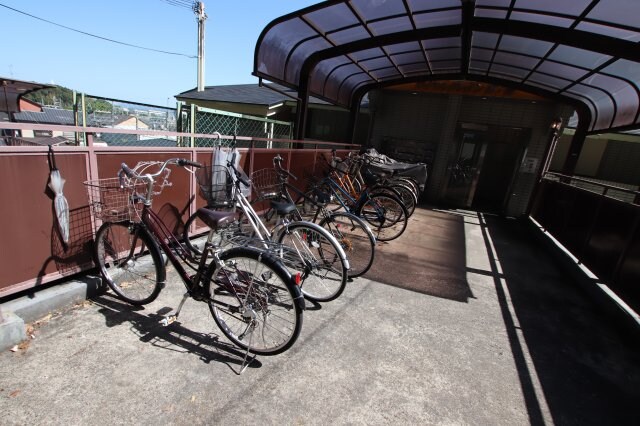 物件内観写真6　(駐輪場)