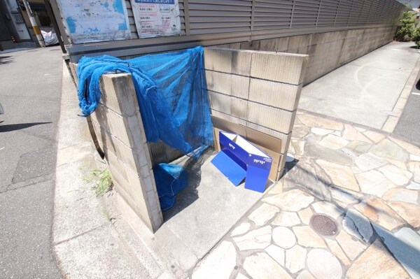 建物設備(敷地内ゴミ捨場)