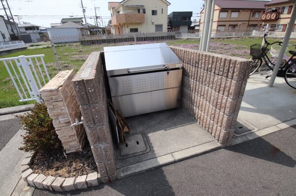 建物設備(敷地内ゴミ捨場)