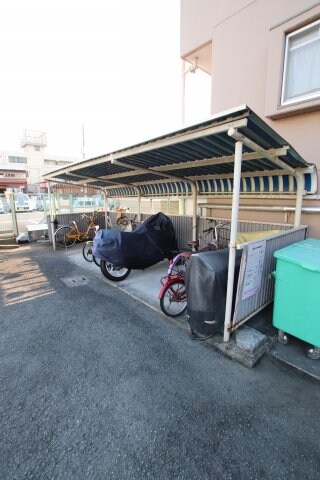 物件内観写真4　(駐輪場)