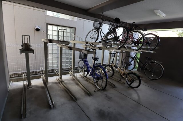 物件内観写真4　(駐輪場)