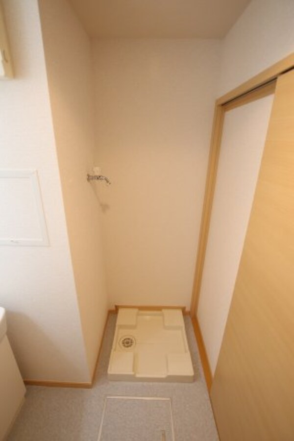 建物設備(室内洗濯機置場)