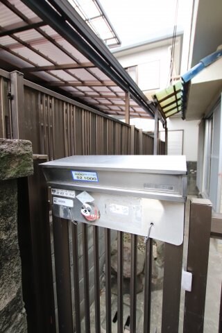 物件内観写真2　(ポスト)