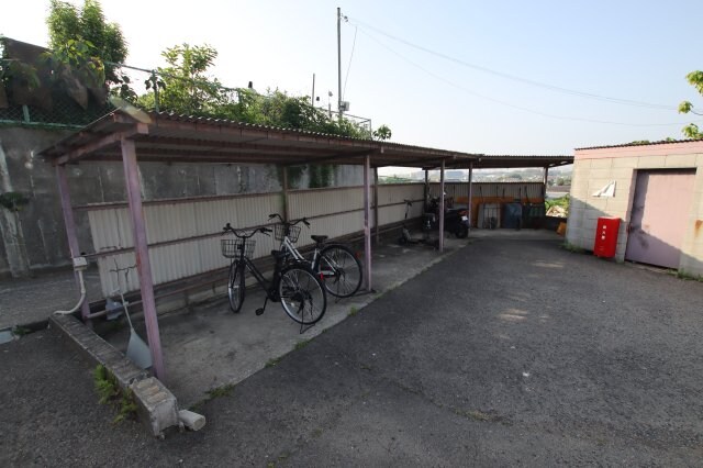 物件内観写真4　(駐輪場)