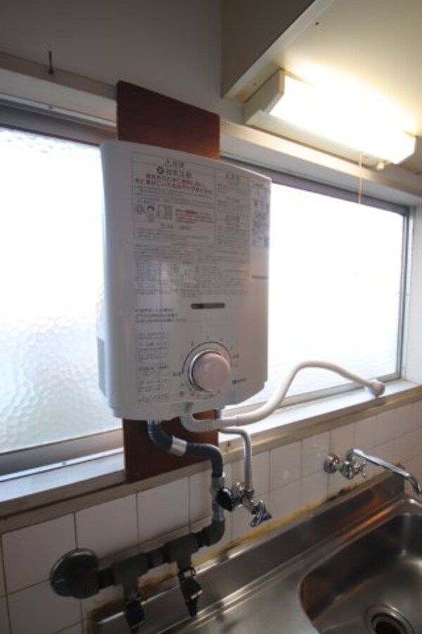 建物設備(瞬間湯沸かし器)