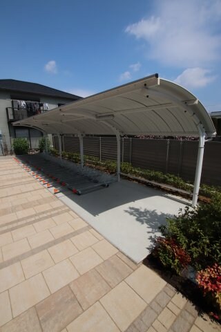 物件内観写真4　(駐輪場)