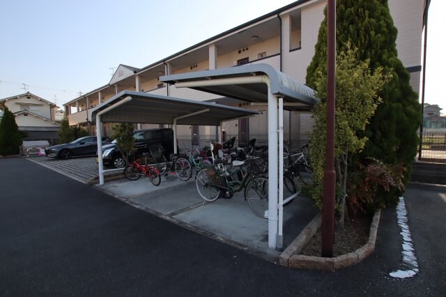 物件内観写真4　(駐輪場)