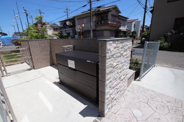 建物設備(敷地内ゴミ捨場)