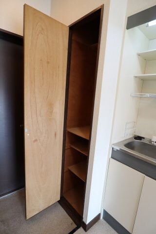 物件内観写真10　(玄関収納)