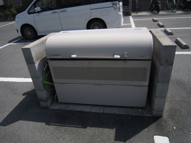 物件内観写真4　(敷地内ゴミ置き場)