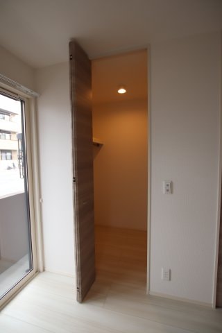 物件内観写真27　(ウォークインクローゼット)