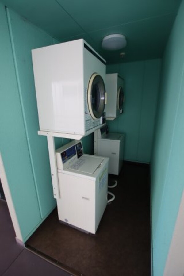 建物設備(2階にコインランドリー)