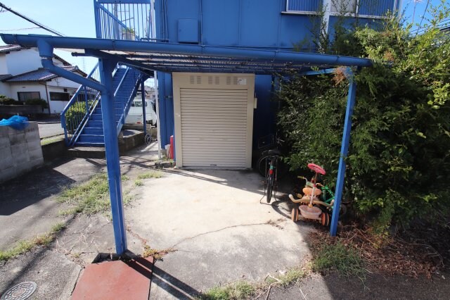 物件内観写真4　(駐輪場)