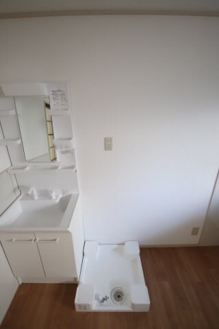 物件内観写真16　(室内洗濯機置場)