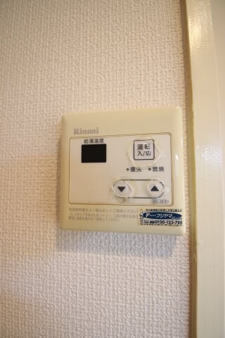 物件内観写真18　(給湯器)