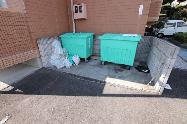 建物設備(敷地内ゴミ捨場)