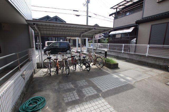 物件内観写真4　(駐輪場)