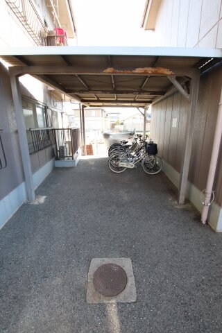 物件内観写真4　(駐輪場)