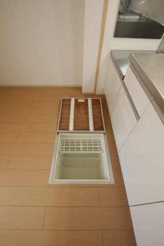 物件内観写真21　(床下収納)