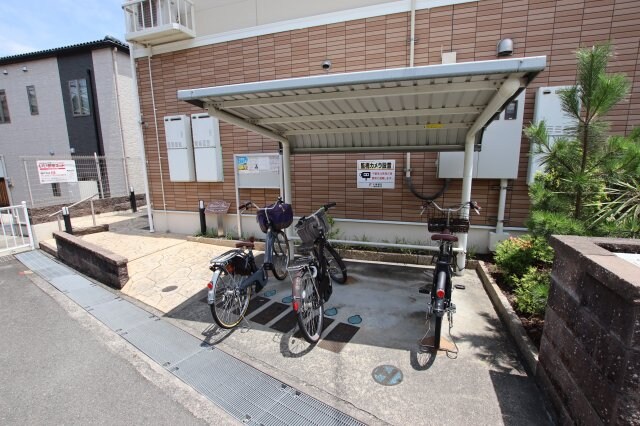 物件内観写真5　(駐輪場)