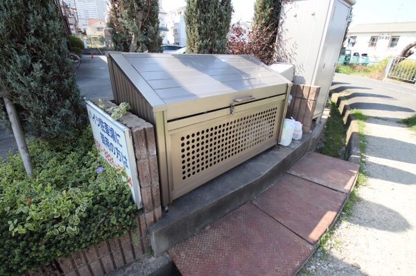 建物設備(敷地内ゴミ捨場)