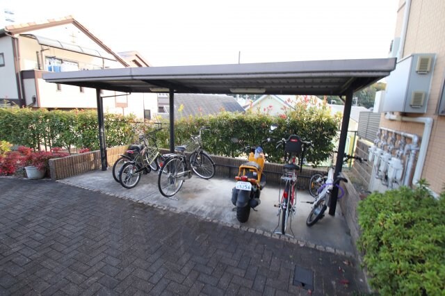物件内観写真4　(駐輪場)