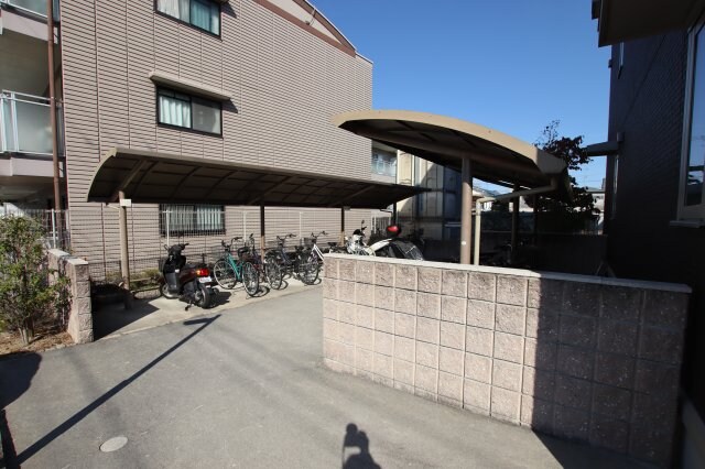 物件内観写真4　(駐輪場)