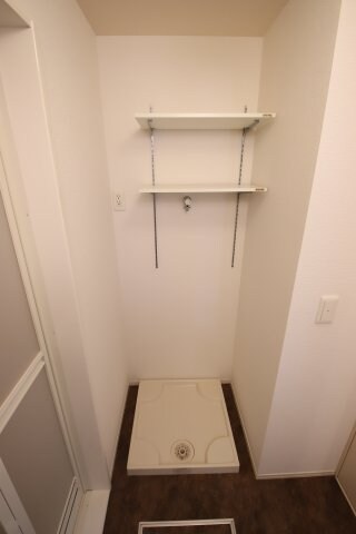 物件内観写真13　(室内洗濯機置場)